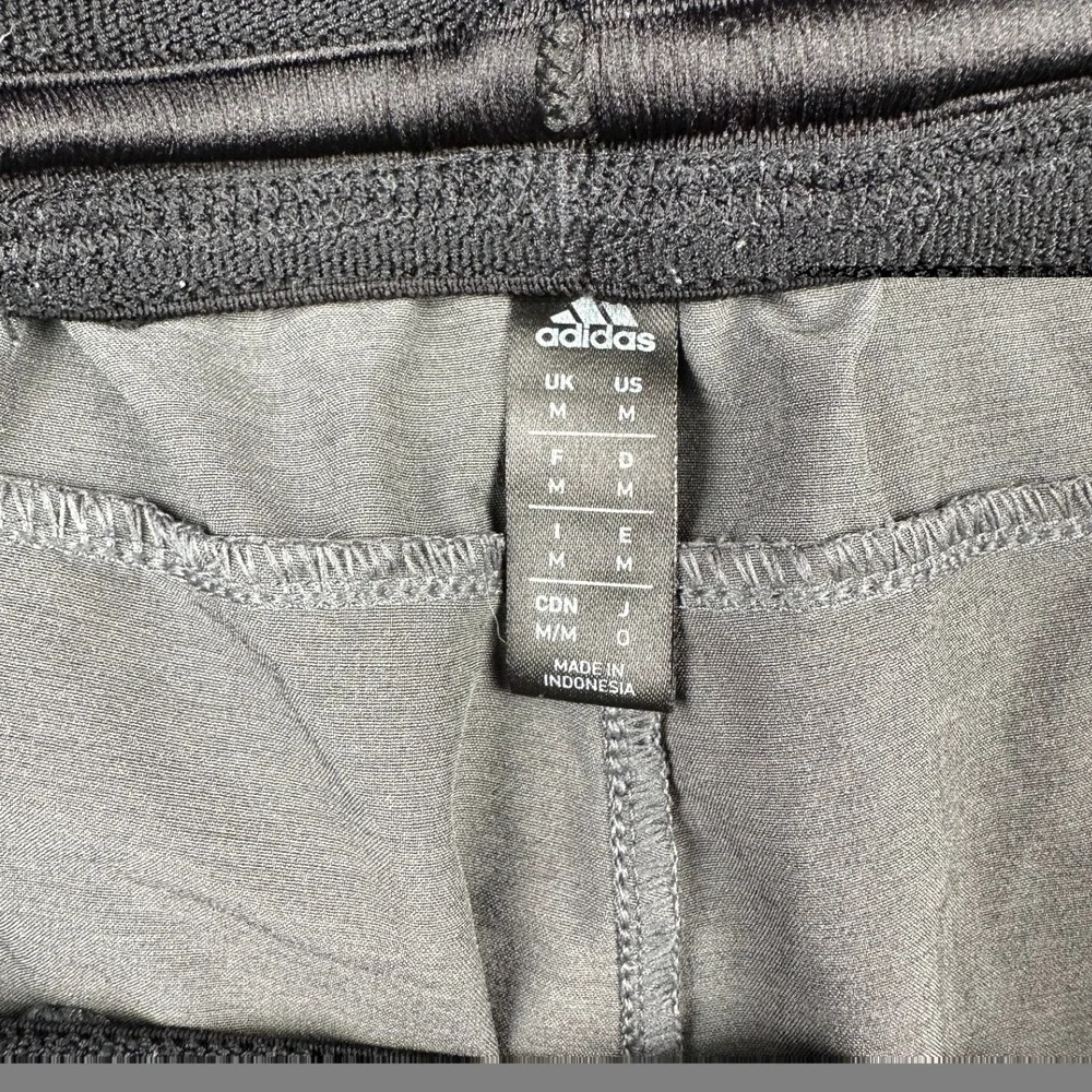Adidas Aeroready Mens Gray Athletic Training Shorts Medium Black Trim Zipper Pkt